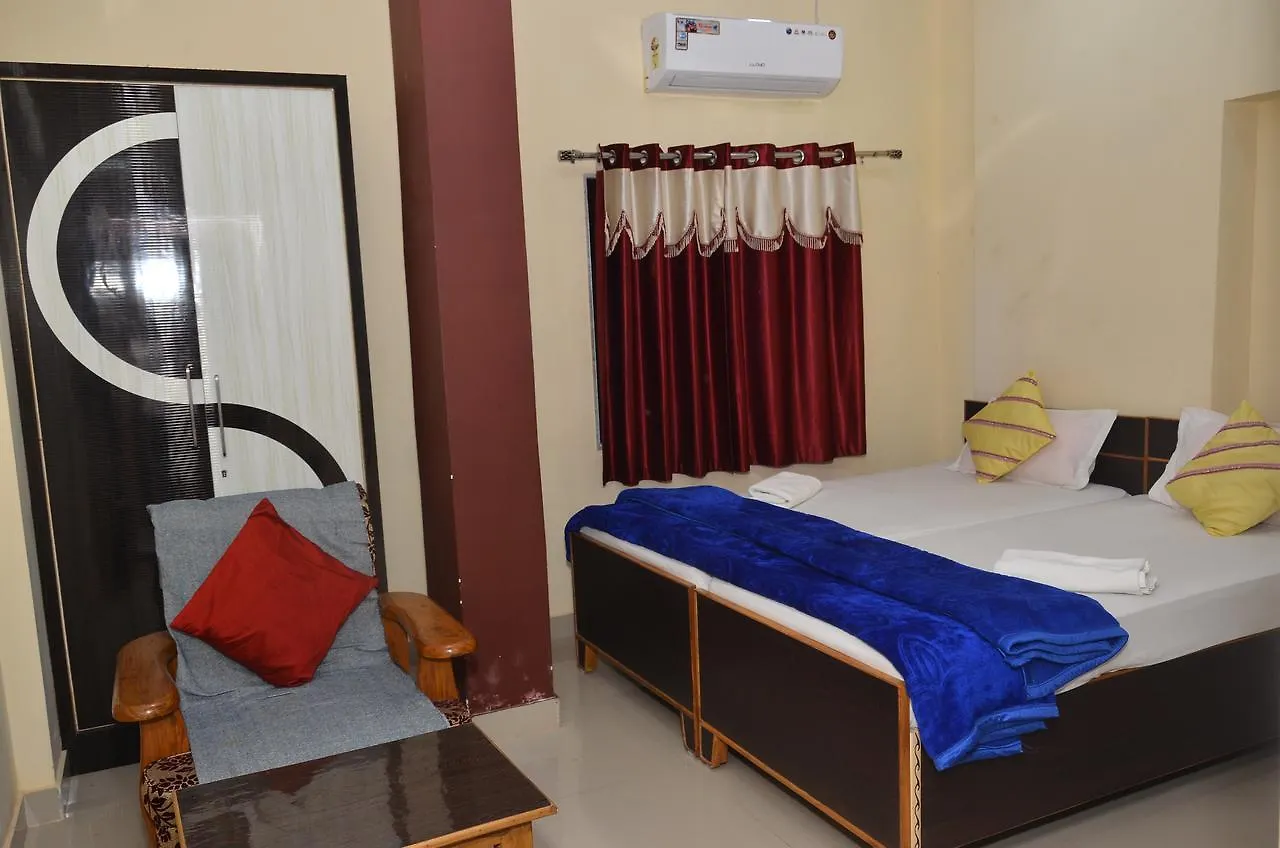 Golden River Varanasi 0*,