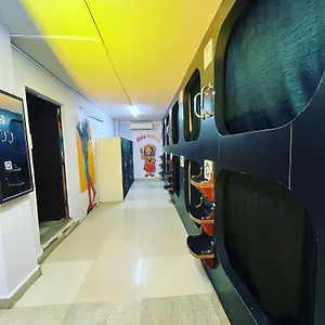 Madsquad Dorms & Auberge de jeunesse